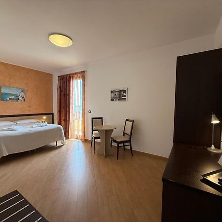 Albergo Perseo Portopalo Di Capo Passero Екстериор снимка